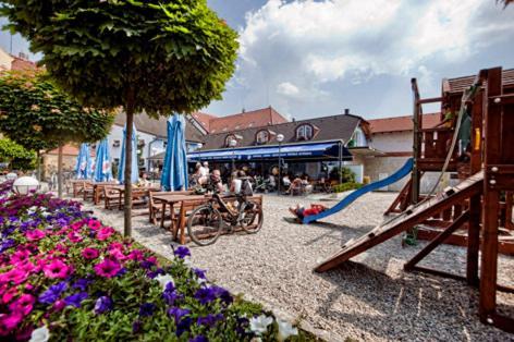 Hotel Restaurant Modra Hvezda Dobřany Εξωτερικό φωτογραφία