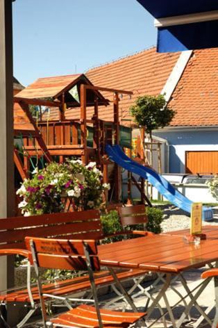Hotel Restaurant Modra Hvezda Dobřany Εξωτερικό φωτογραφία