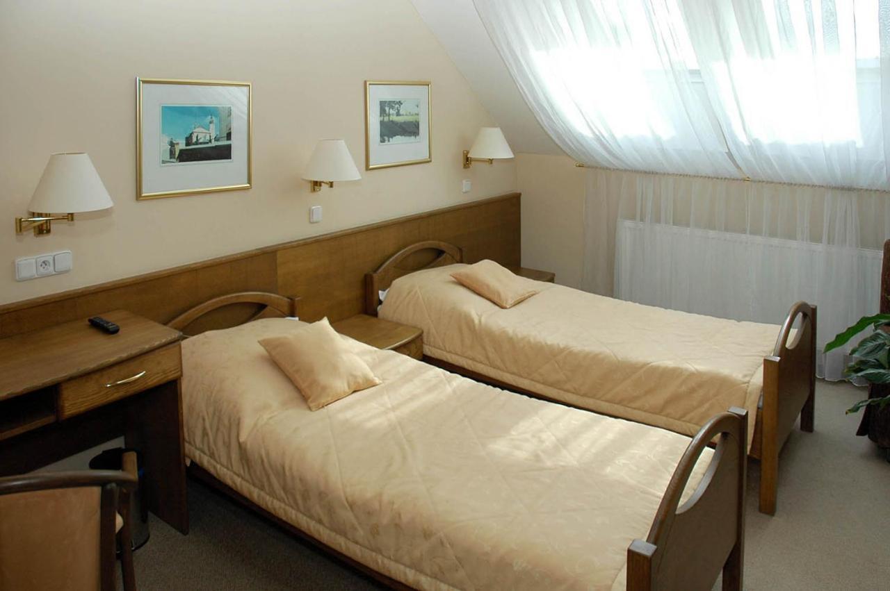 Hotel Restaurant Modra Hvezda Dobřany Εξωτερικό φωτογραφία
