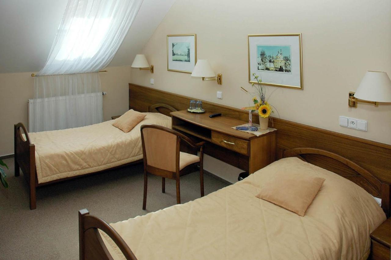 Hotel Restaurant Modra Hvezda Dobřany Εξωτερικό φωτογραφία