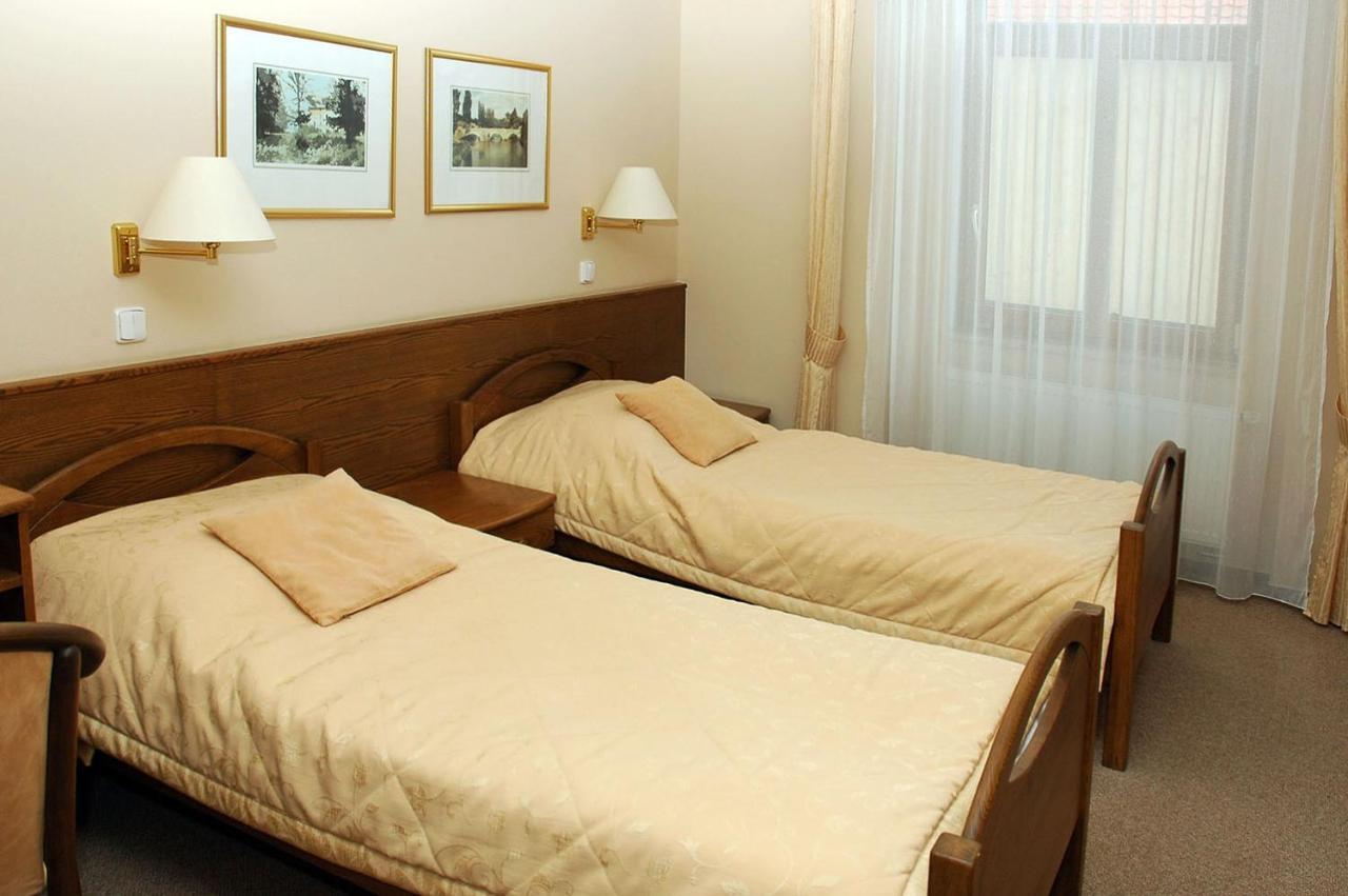 Hotel Restaurant Modra Hvezda Dobřany Εξωτερικό φωτογραφία