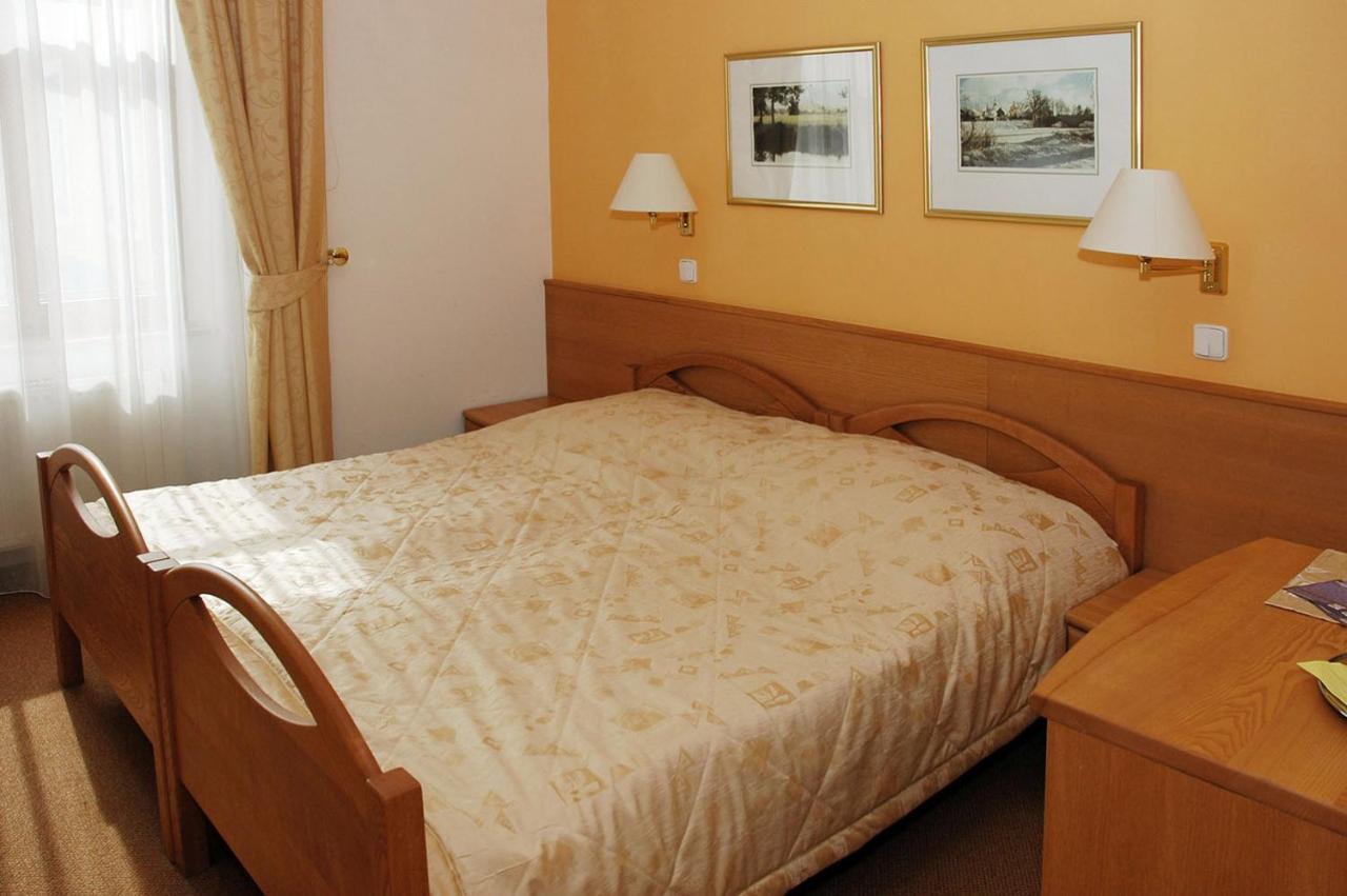 Hotel Restaurant Modra Hvezda Dobřany Εξωτερικό φωτογραφία