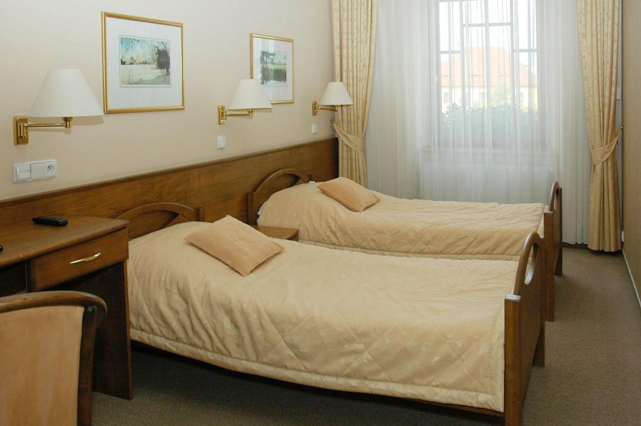 Hotel Restaurant Modra Hvezda Dobřany Εξωτερικό φωτογραφία