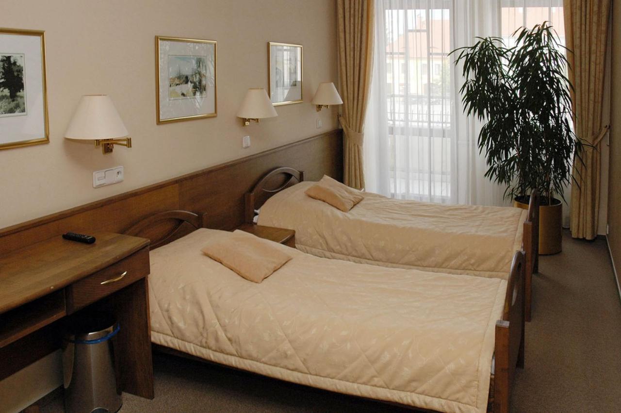 Hotel Restaurant Modra Hvezda Dobřany Εξωτερικό φωτογραφία