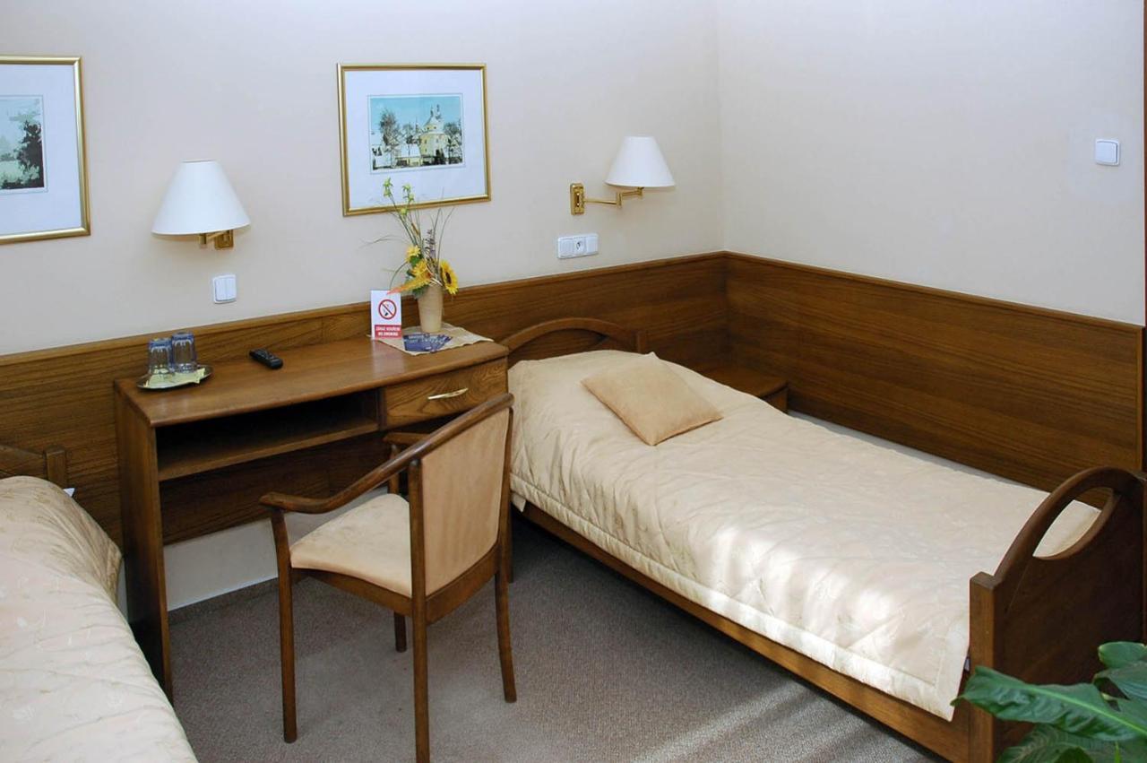 Hotel Restaurant Modra Hvezda Dobřany Εξωτερικό φωτογραφία